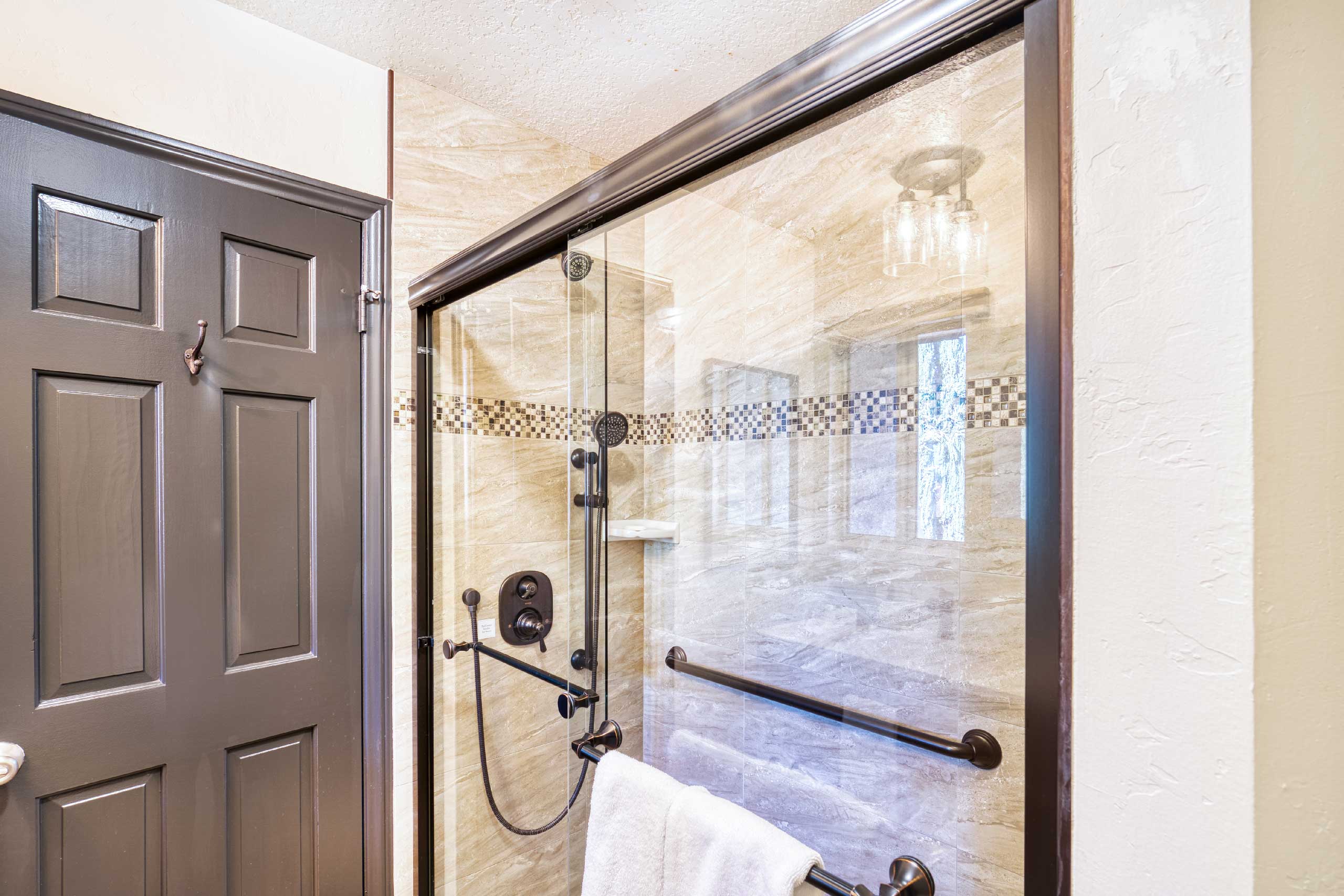 Standard King Courtyard room bathroom