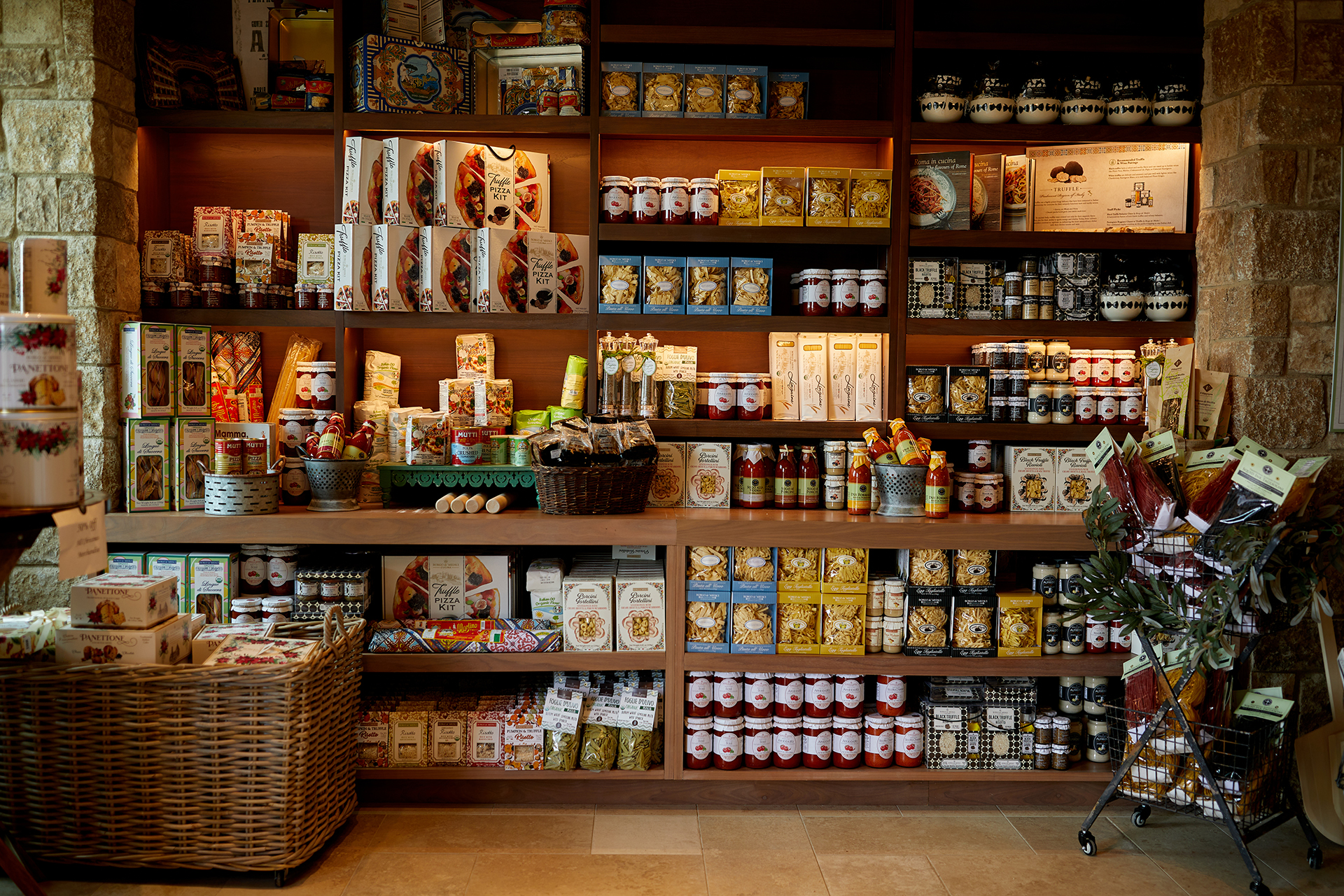 retail items at the mercato di vienza